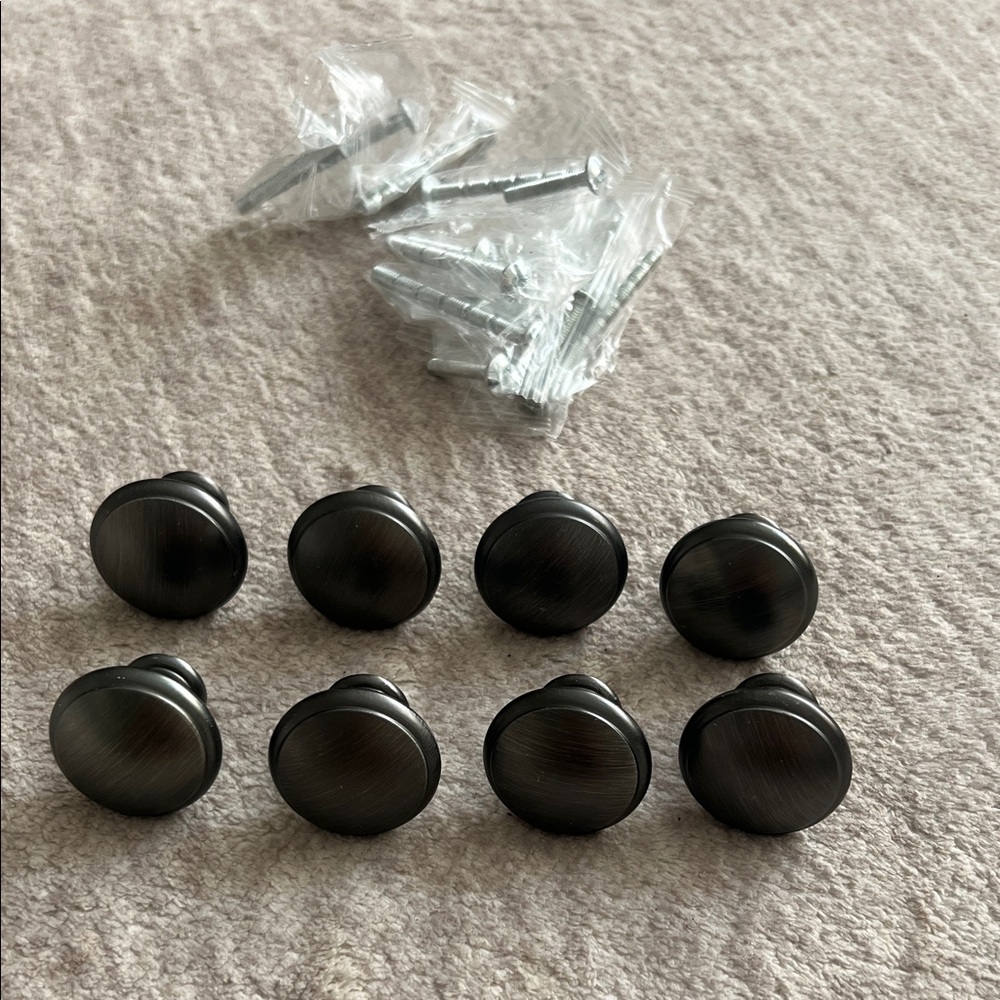 Set of 8 Grey/ Silver Cabinet Knobs